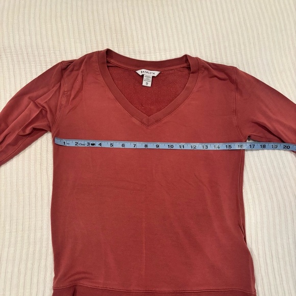 Athleta Sunrise V-neck Womens Long Sleeve Shirt Mauve Pink Super Soft Size XS - Picture 3 of 7